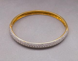 high-angle-view-bracelet-table_1048944-29472359